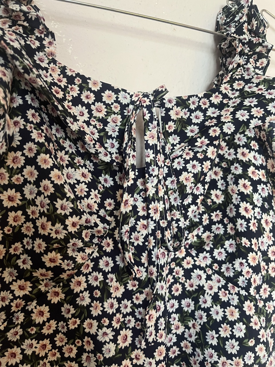 Floral Ruffle-Shoulder Dress - Thumbnail 3