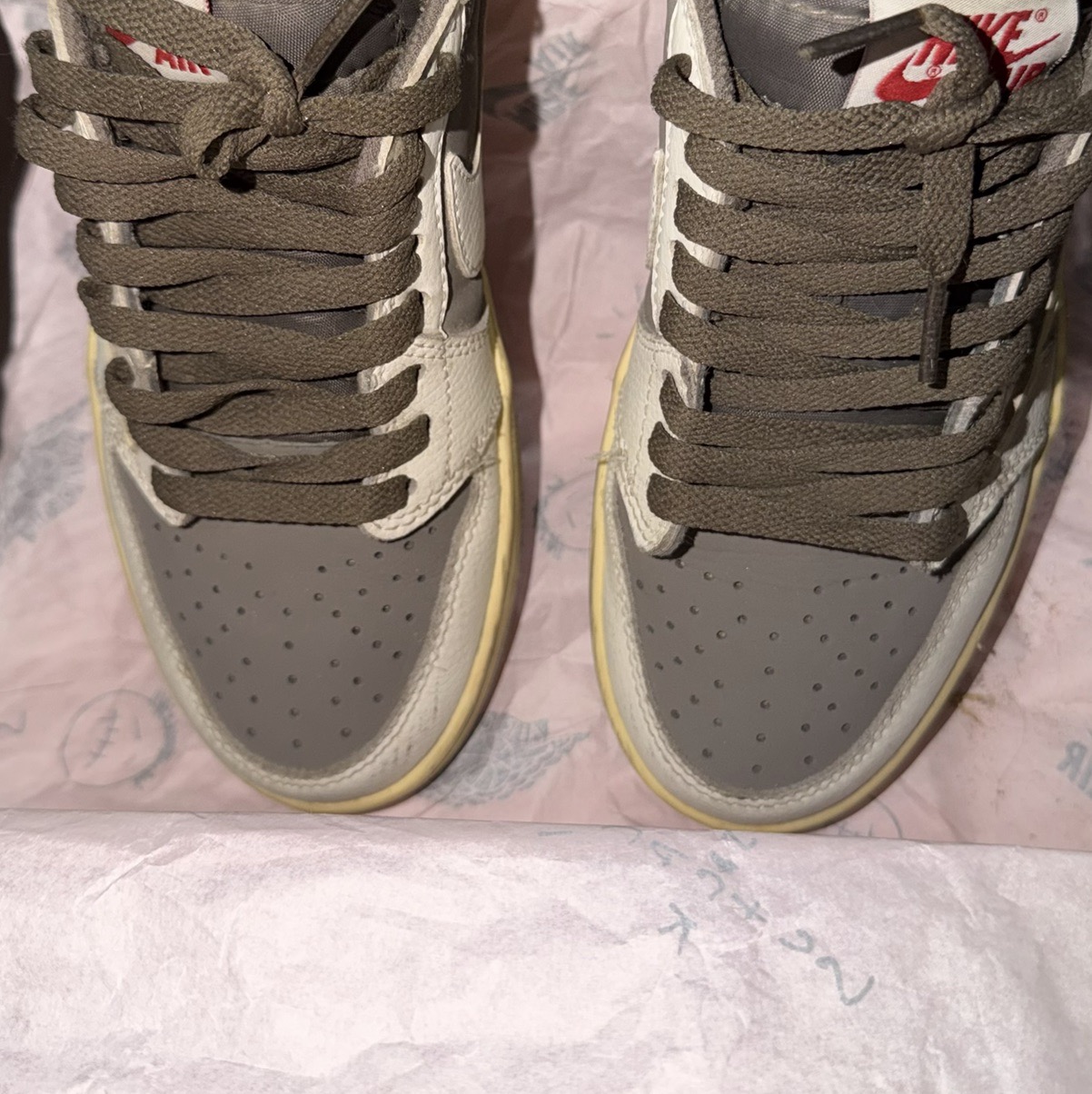 Nike Travis 37 Size