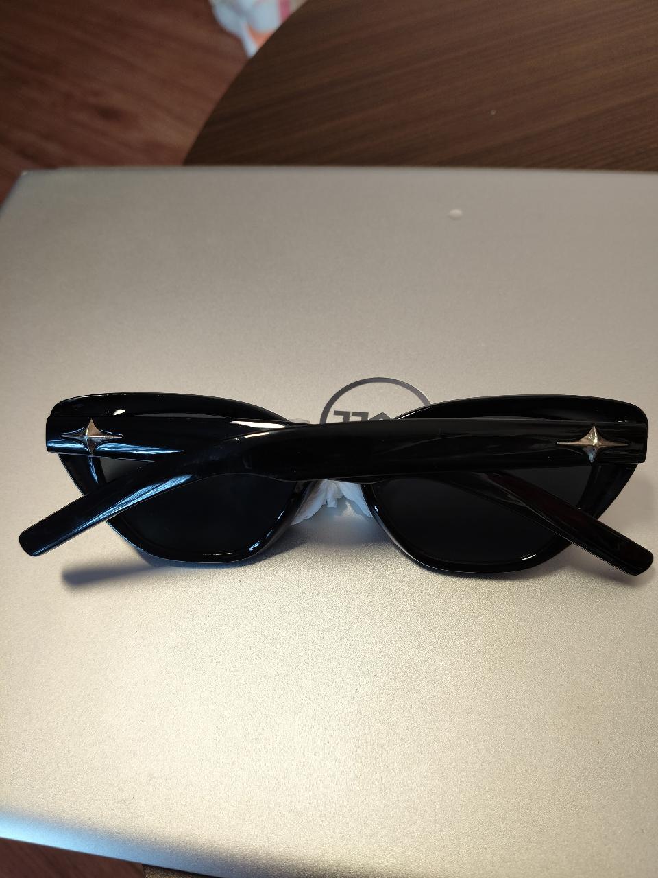 Black Cat-Eye Sunglasses 🕶️
✨ - Thumbnail 3