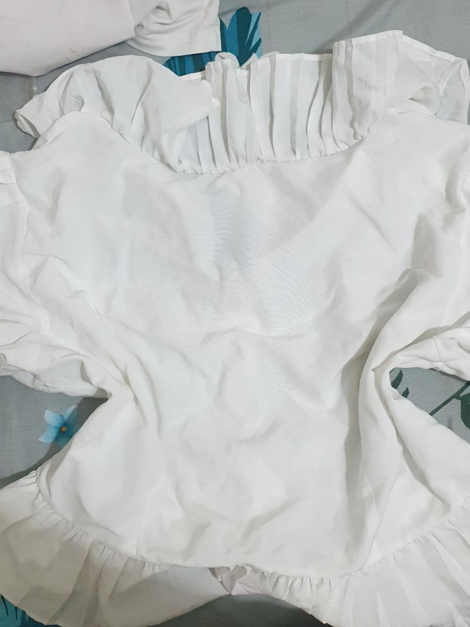 white feminine blouse with a Soft Girl Look - Thumbnail 3