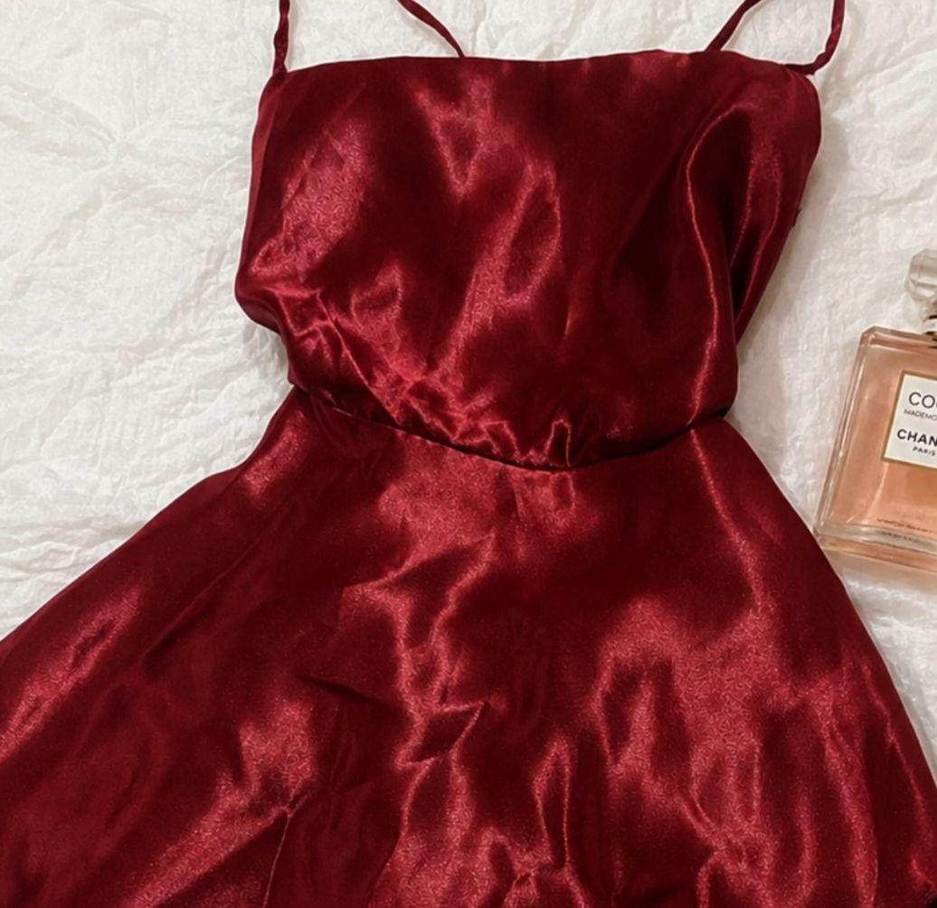 satin backless mini dress in maroon color - Thumbnail 2
