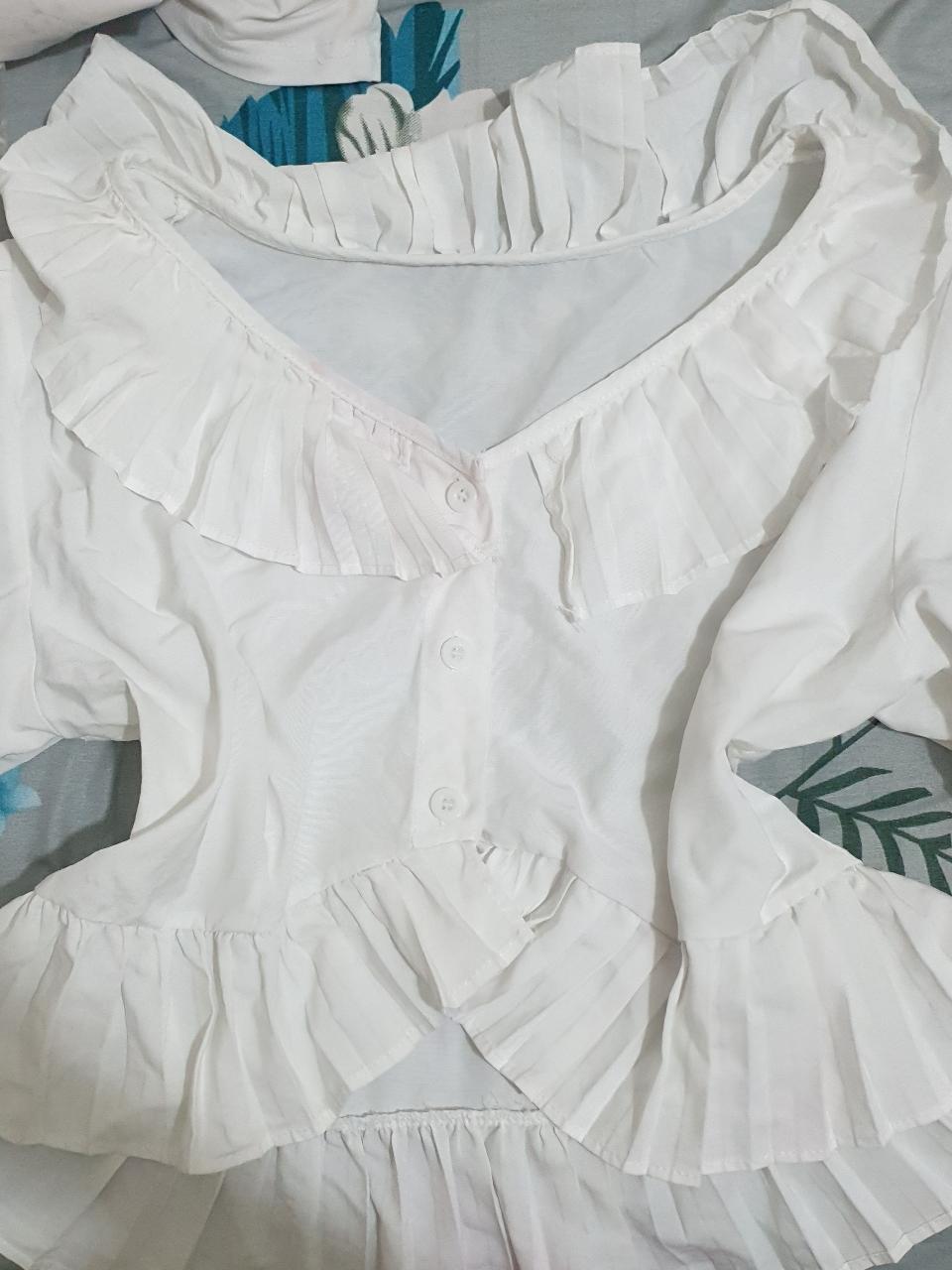 white feminine blouse with a Soft Girl Look - Thumbnail 2