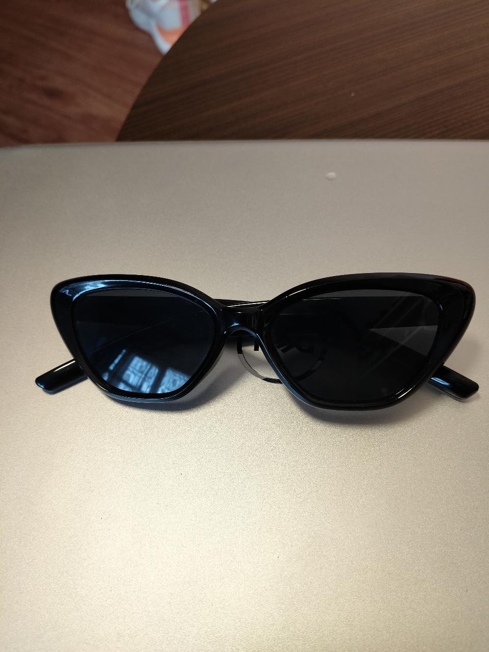 Black Cat-Eye Sunglasses 🕶️
✨ - Thumbnail 4