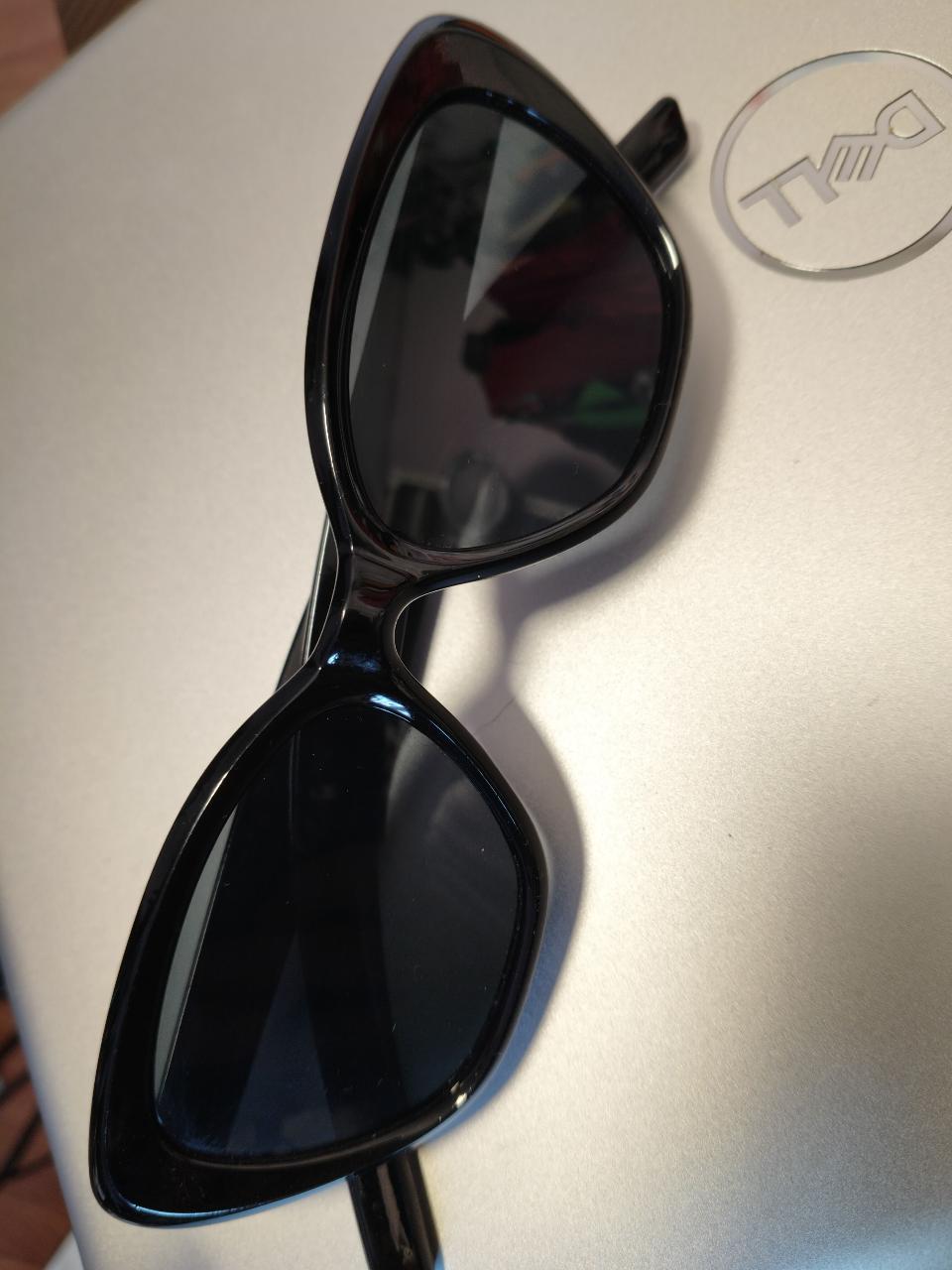 Black Cat-Eye Sunglasses 🕶️
✨ - Thumbnail 2