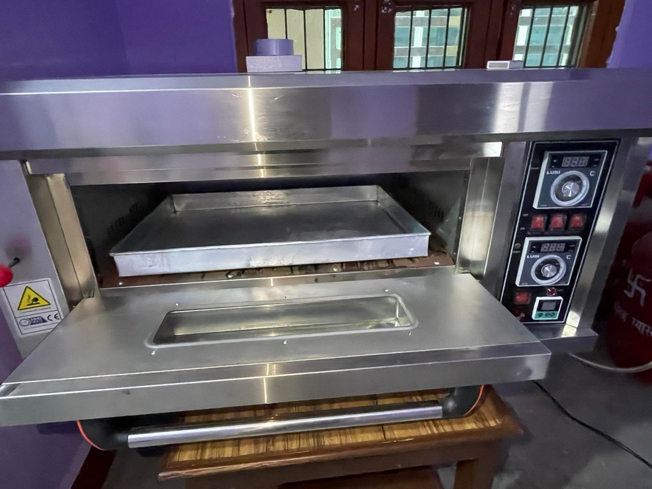 Gas/Electric Oven Single Deck Single Tray Only Use4 Months - Thumbnail 4