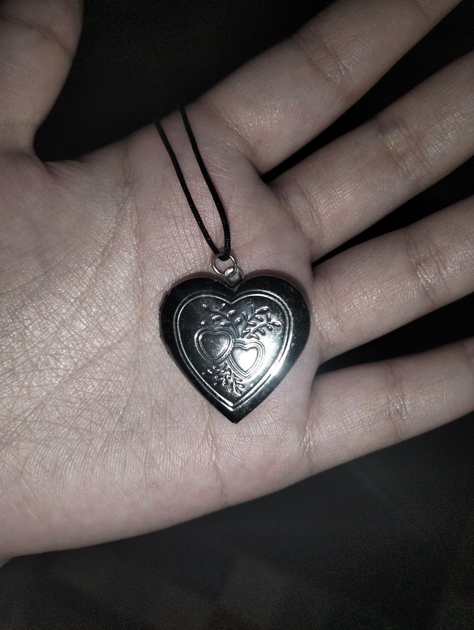Heart Shaped Photo Locket - Thumbnail 4