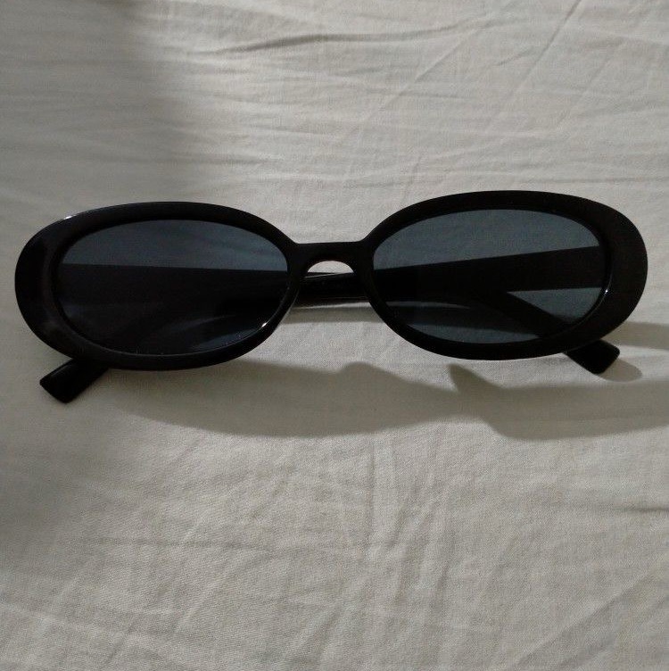 Oval chic sunglasses