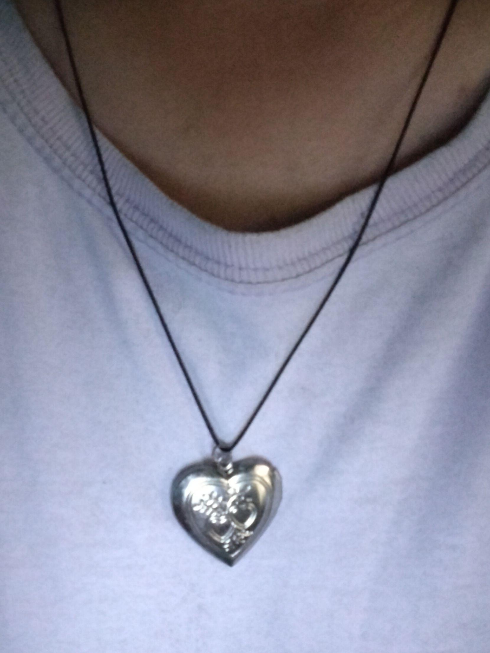Heart Shaped Photo Locket - Thumbnail 2
