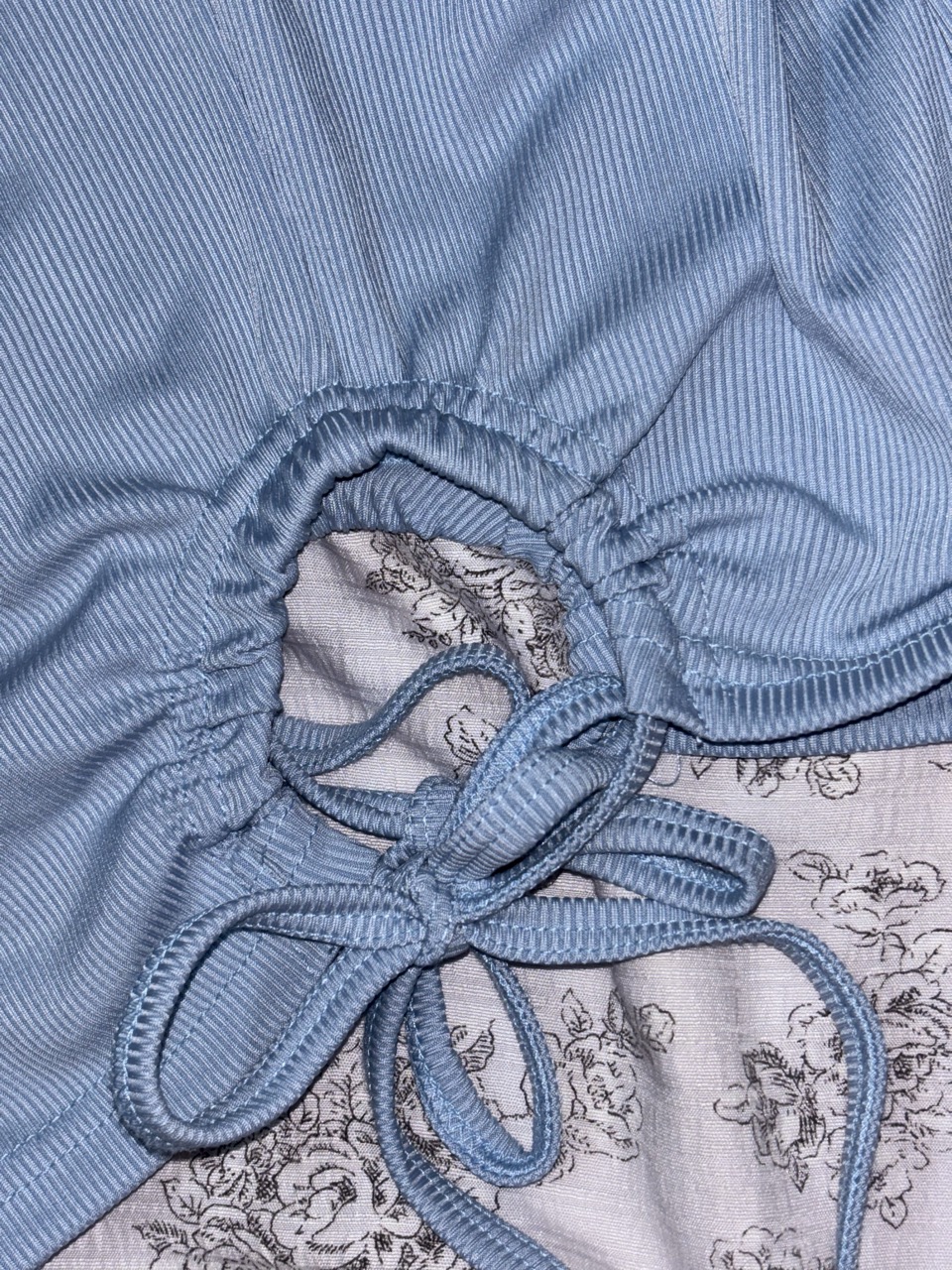 Crop Top With Side Design - Thumbnail 3
