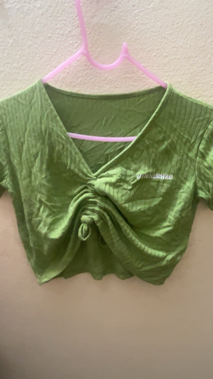 green crop top - Thumbnail 2