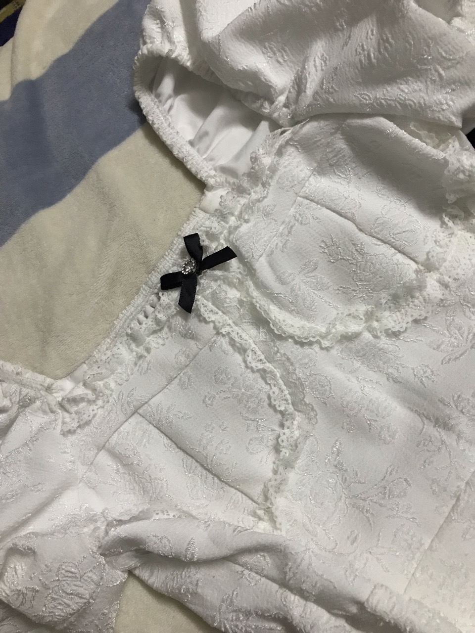 White Koreanstyle Dress With Slit - Thumbnail 3