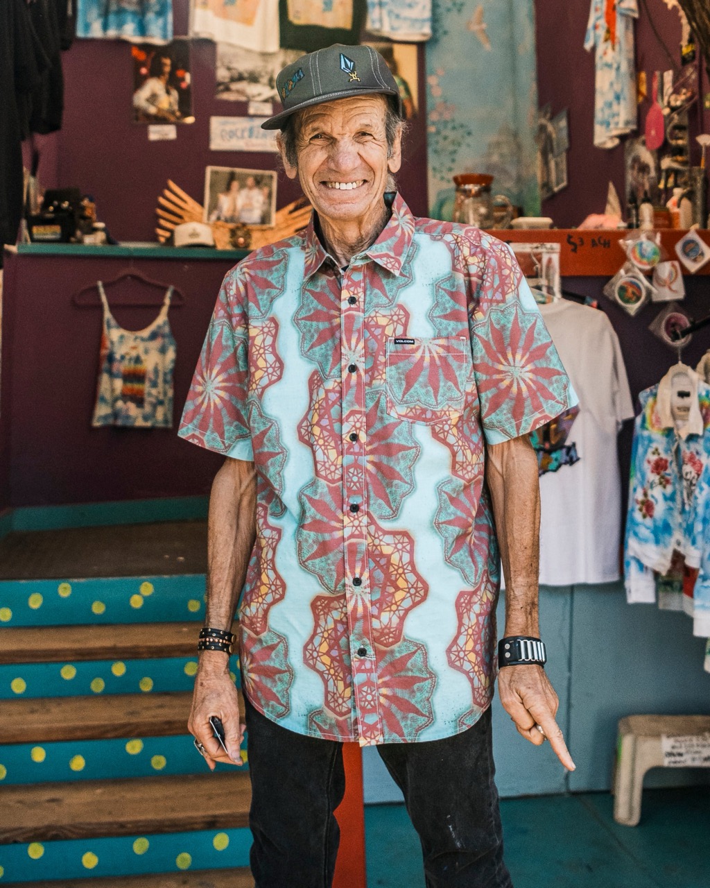 VOLCOM CLASSIC FIT STAR SHIELDS FEATURED ARTIST SHORT SLEEVE SHIRT - Thumbnail 2