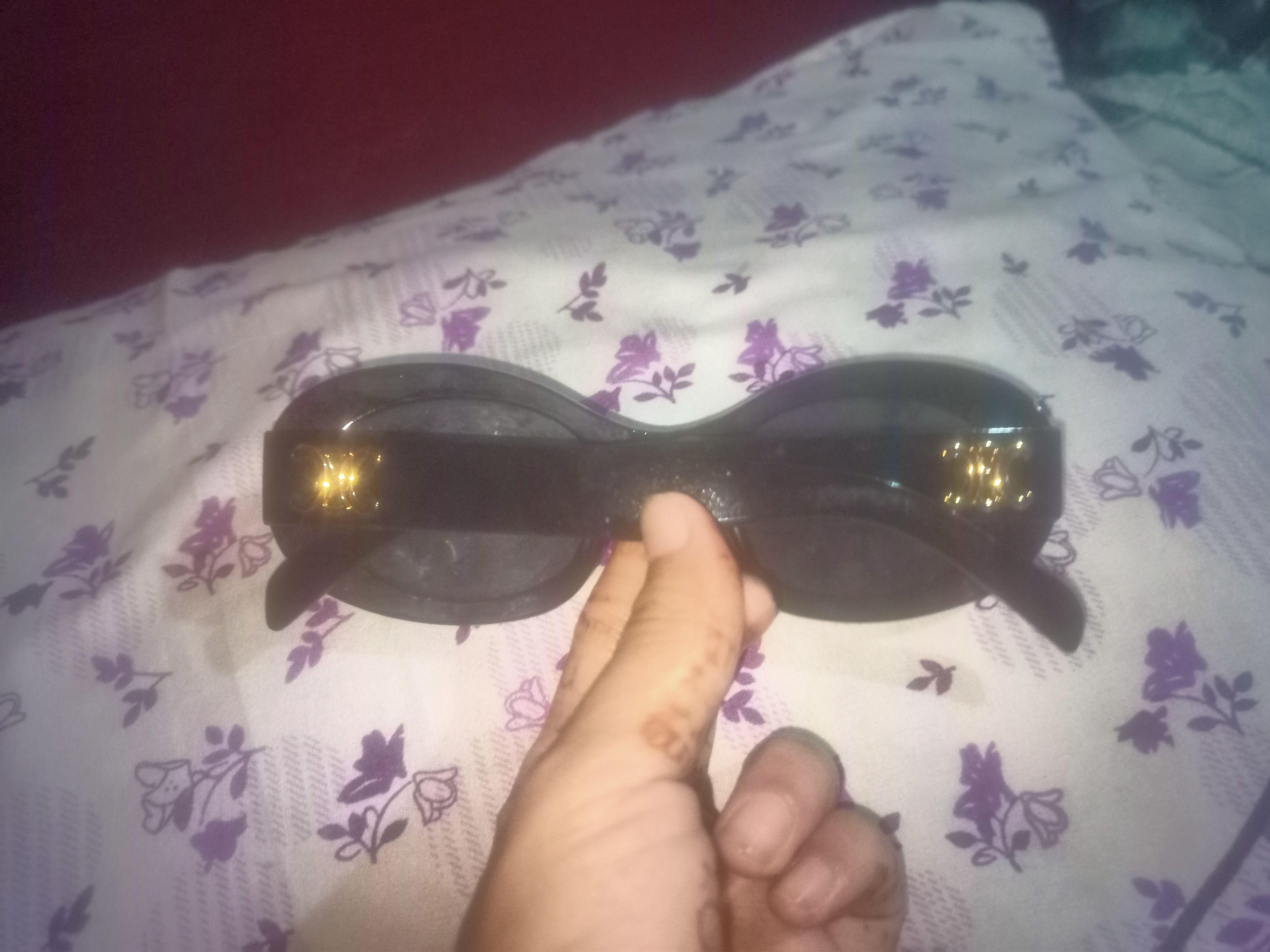 Black Glasses - Thumbnail 2