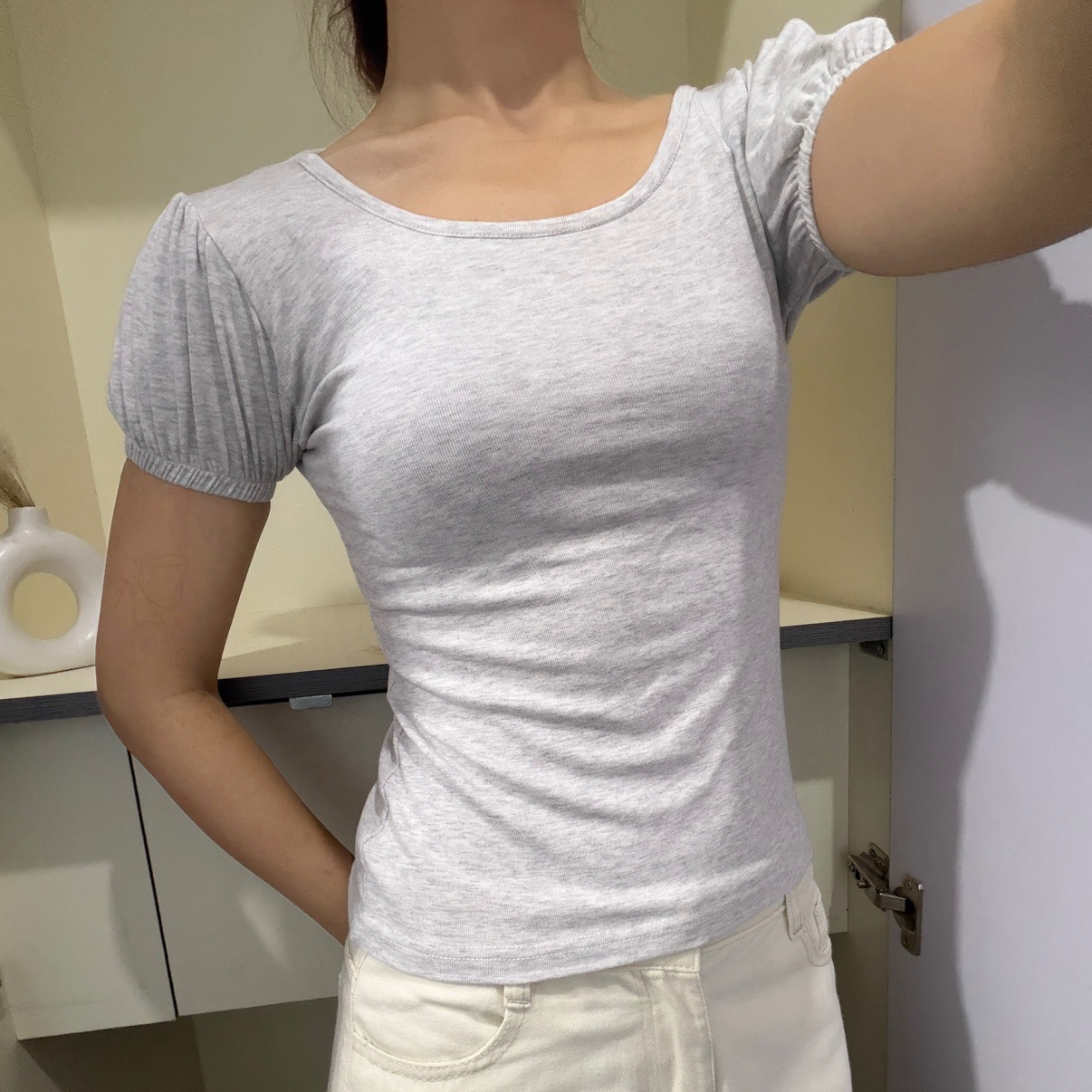 Puff sleeves fitted