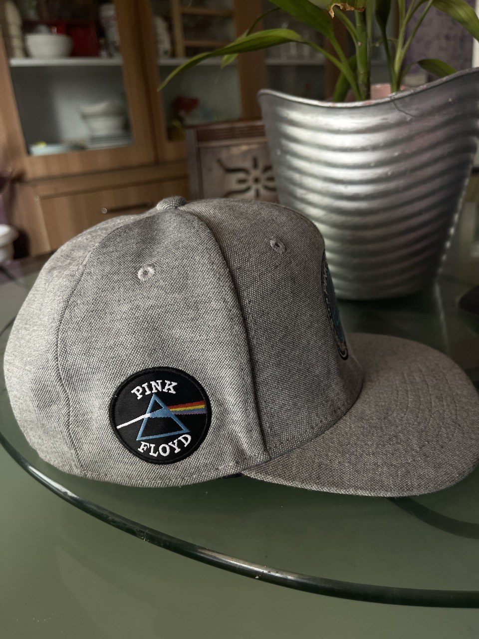 Flat-brim snapback cap - Thumbnail 2