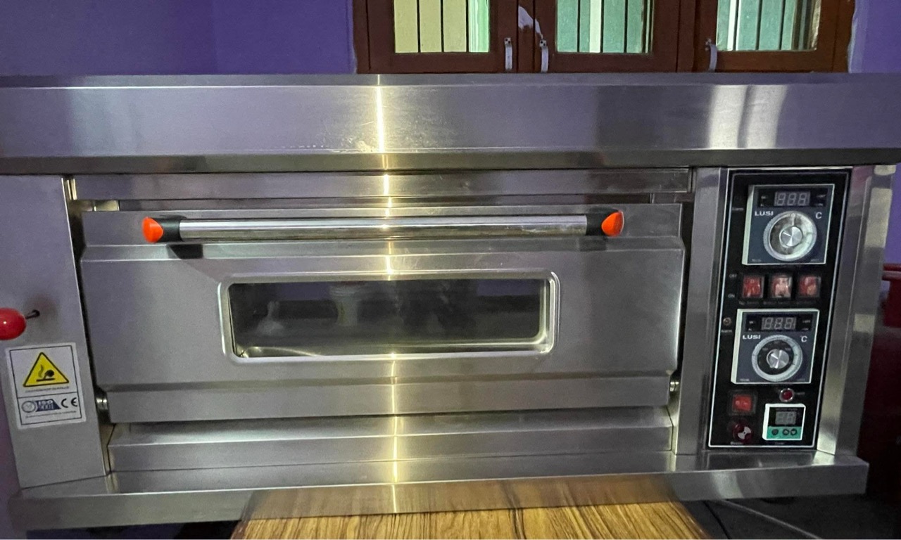 Gas/Electric Oven Single Deck Single Tray Only Use4 Months - Thumbnail 3